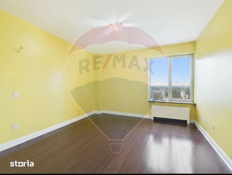 Apartament cu 4 camere decomandat în Văcăresti