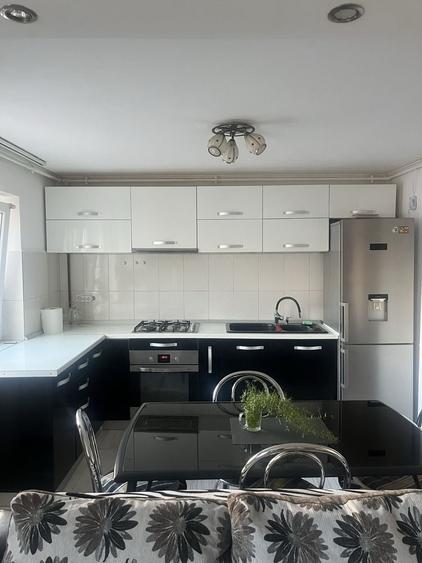 Apartament cu 3 camere decomandat în Exterior Vest