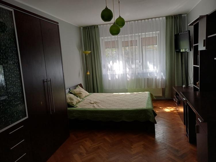Apartament cu 3 camere semidecomandat în Cazasu