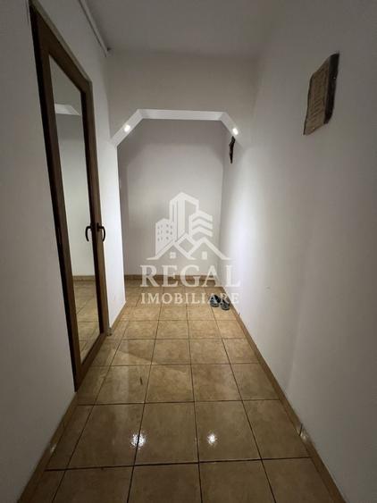 Apartament cu 2 camere decomandat, mobilat în Micro 4