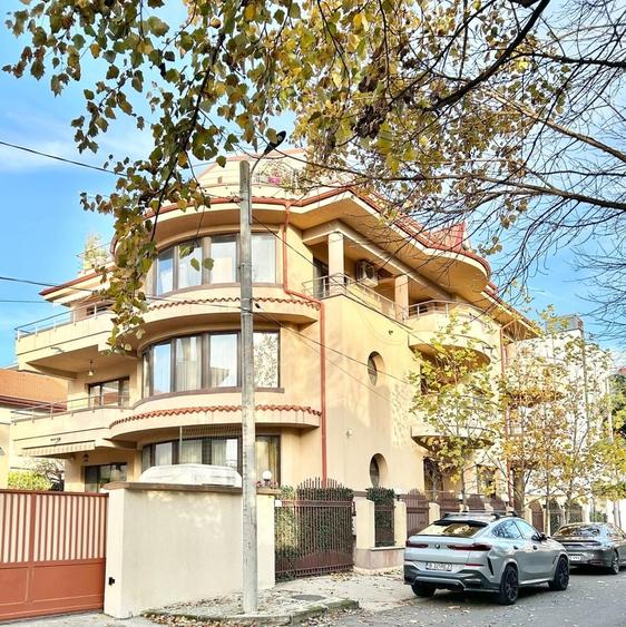 Apartament cu 4 camere în Herăstrău