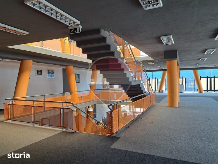 Spațiu comercial, de 1,500 mp, în Nord