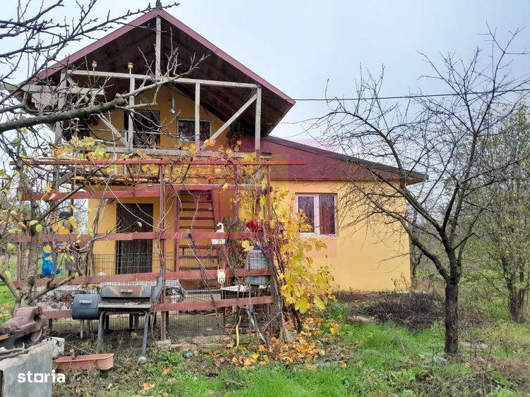 Casă cu 3 camere cu Canalizare în Bărcănești