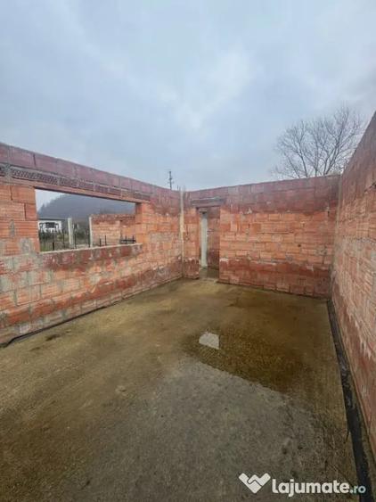 Casă cu 5 camere cu Teren 800 Mp în Tăuții-Măgherăuș
