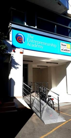 Birou, de 1,907 mp, în Armeneasca