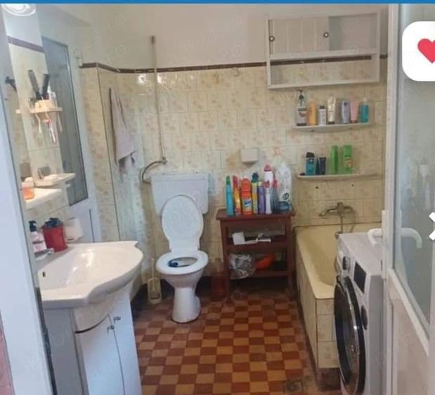 Casă cu 5 camere cu Teren 2500 Mp în Domnești