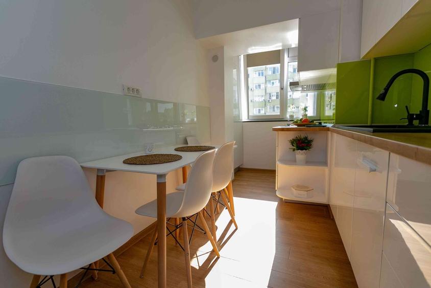 Apartament cu 3 camere decomandat în Titulescu