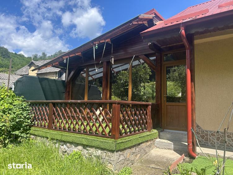 Casă cu 2 camere cu Teren 620 Mp în Piatra Șoimului
