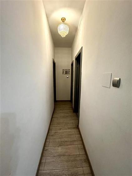 Casă cu 6 camere cu Canalizare în Central