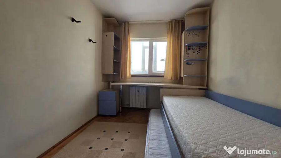 Apartament cu 3 camere decomandat în Rahova