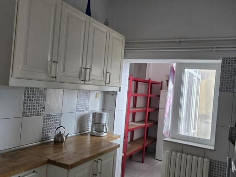 Apartament cu 4 camere semidecomandat, mobilat în Cișmigiu