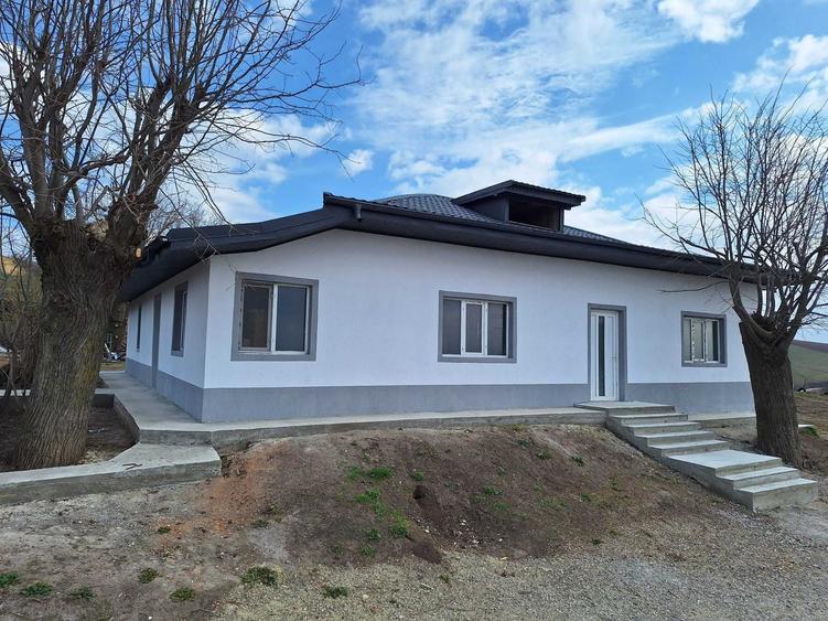 Casă cu 4 camere în Industrială