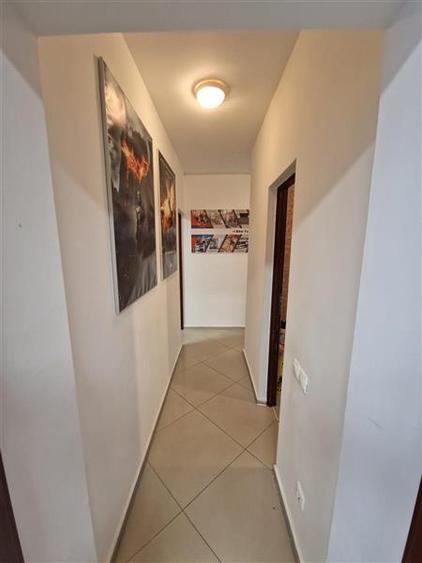 Apartament cu 3 camere semidecomandat în Herăstrău