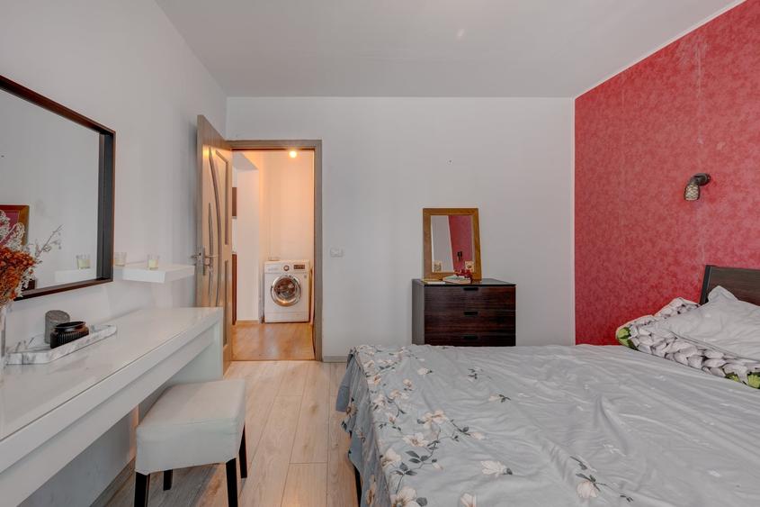Apartament cu 3 camere semidecomandat în Rahova