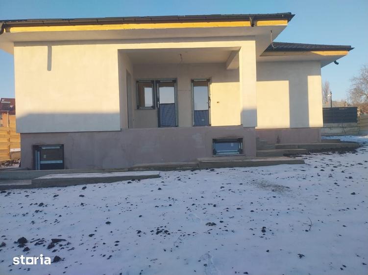Casă cu 3 camere cu Teren 500 Mp în Dumești