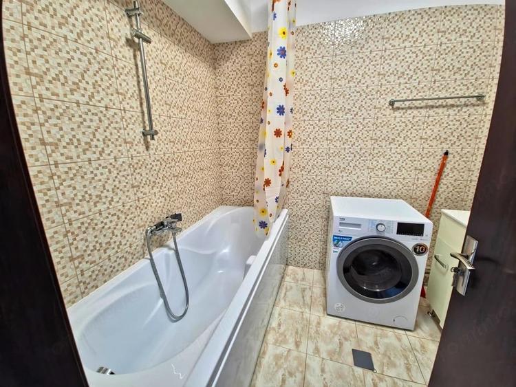 Apartament cu 3 camere decomandat în Căzănești (Râmnicu Vâlcea)