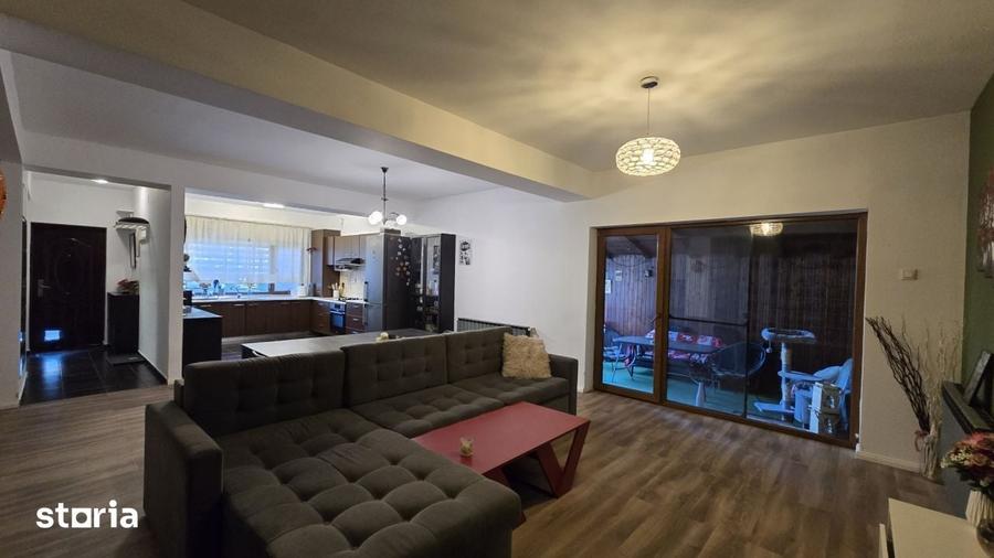 Casă cu 4 camere cu Teren 187 Mp în 1 Decembrie