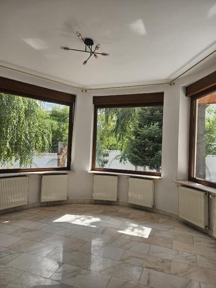 Casă individuală cu 5 camere cu Teren 400 Mp în Herăstrău