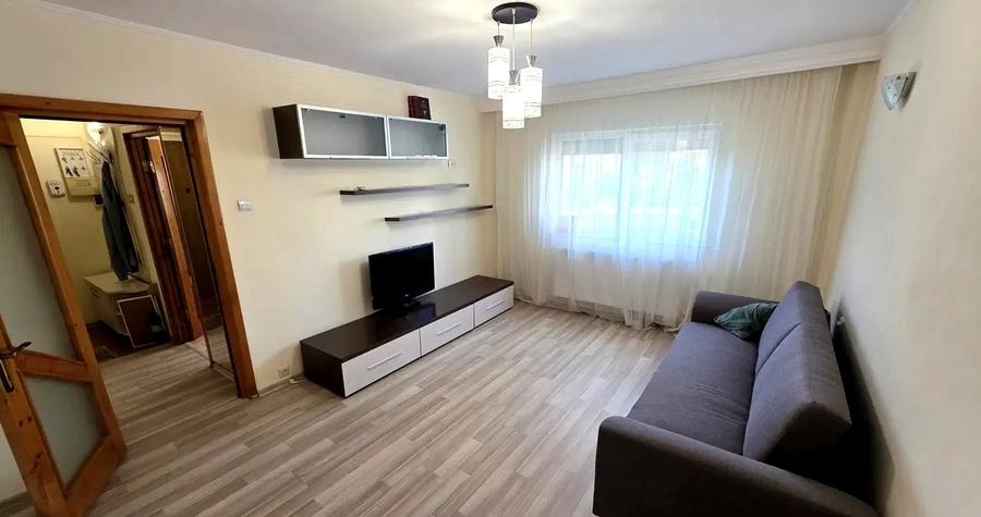 Apartament cu 4 camere decomandat, mobilat în Casa de Cultură