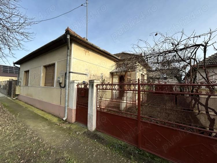 Casă cu 4 camere cu Teren 1500 Mp în Mândruloc
