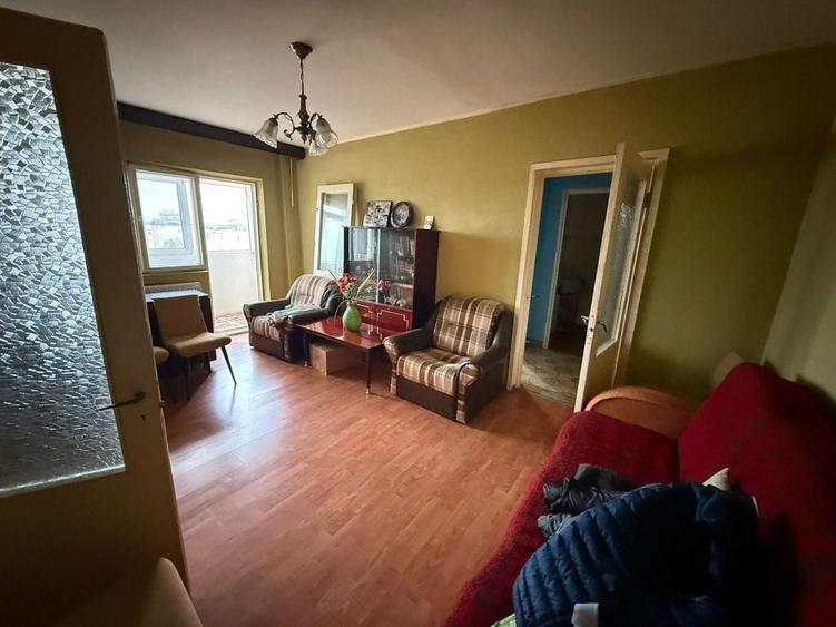 Apartament cu 3 camere semidecomandat în Unirii Sud
