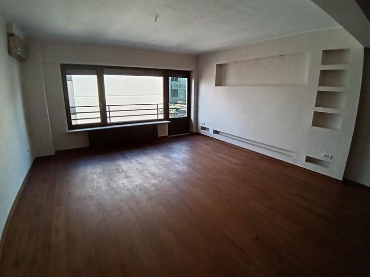 Apartament cu 3 camere în Primăverii