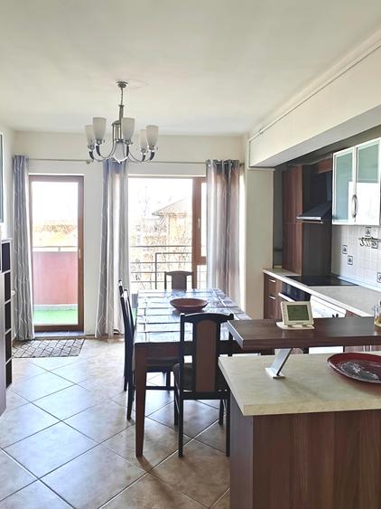 Apartament cu 4 camere decomandat, mobilat în Băneasa
