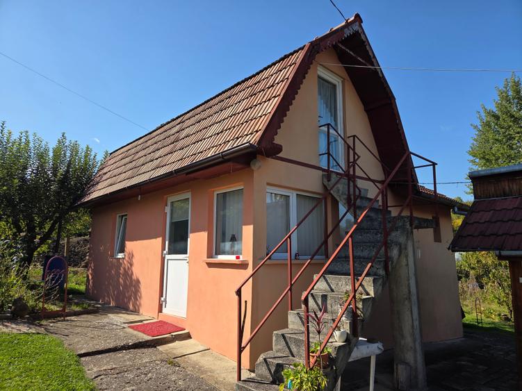 Casă individuală cu 2 camere cu Teren 1500 Mp în Becaș