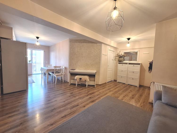 Apartament cu 3 camere semidecomandat, mobilat în Florești — fotografia 1