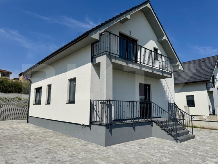 Casă individuală cu 4 camere cu Canalizare în Corunca