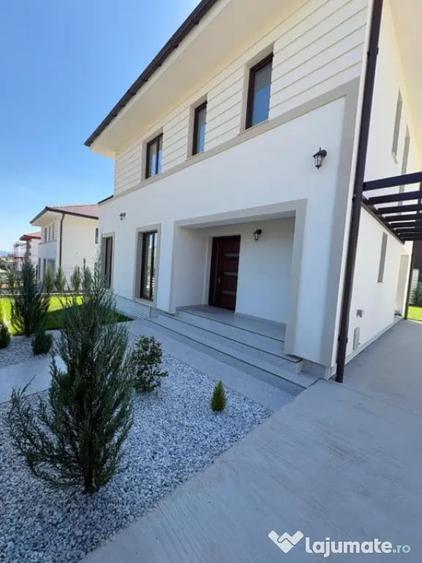 Casă cu 4 camere cu Teren 455 Mp în Central