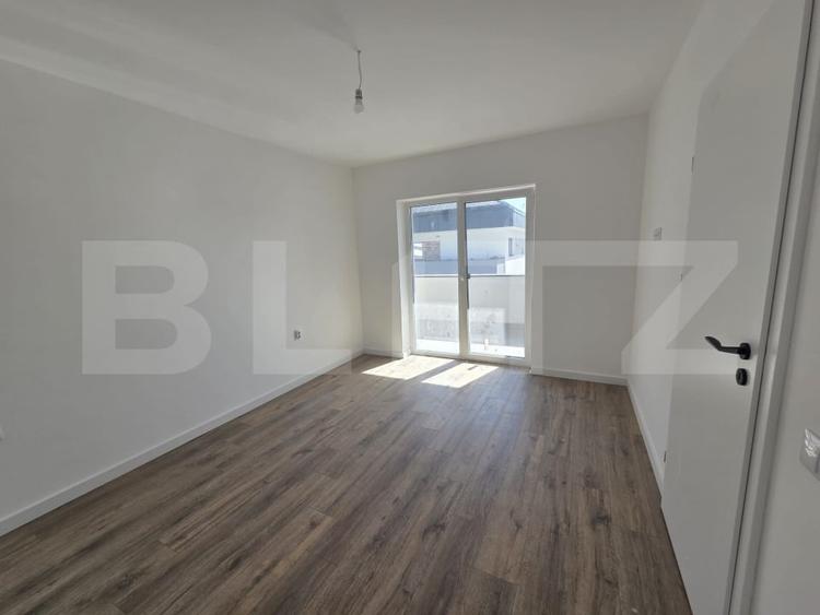 Apartament cu 3 camere semidecomandat în Florești