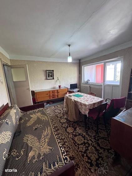Apartament cu 3 camere în Uiești