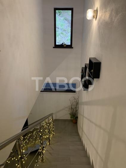 Casă individuală cu 8 camere cu Teren 575 Mp în Porumbacu de Sus