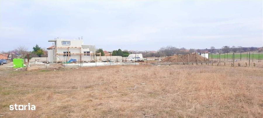 TEREN INTRAVILAN 469 MP. LANGA CASE ZONA DE PERSPECTIVA PRET 17.500 E - 9