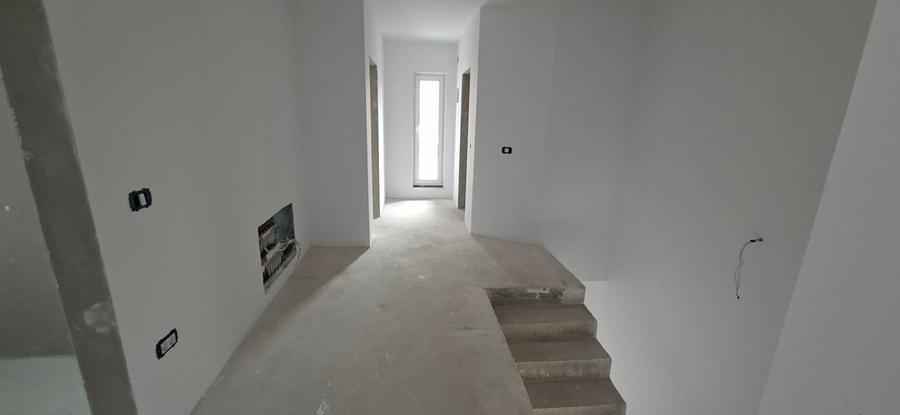 Duplex cu 4 camere cu Canalizare în Dumbrăvița