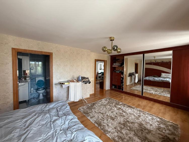 Apartament cu 3 camere decomandat în Dorobanți