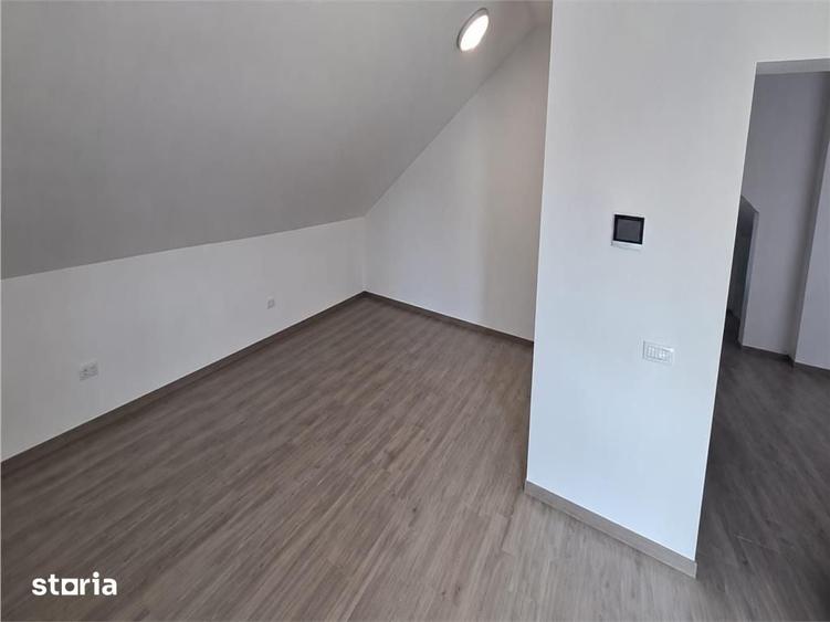 Casă cu 5 camere cu Teren 455 Mp în Sud
