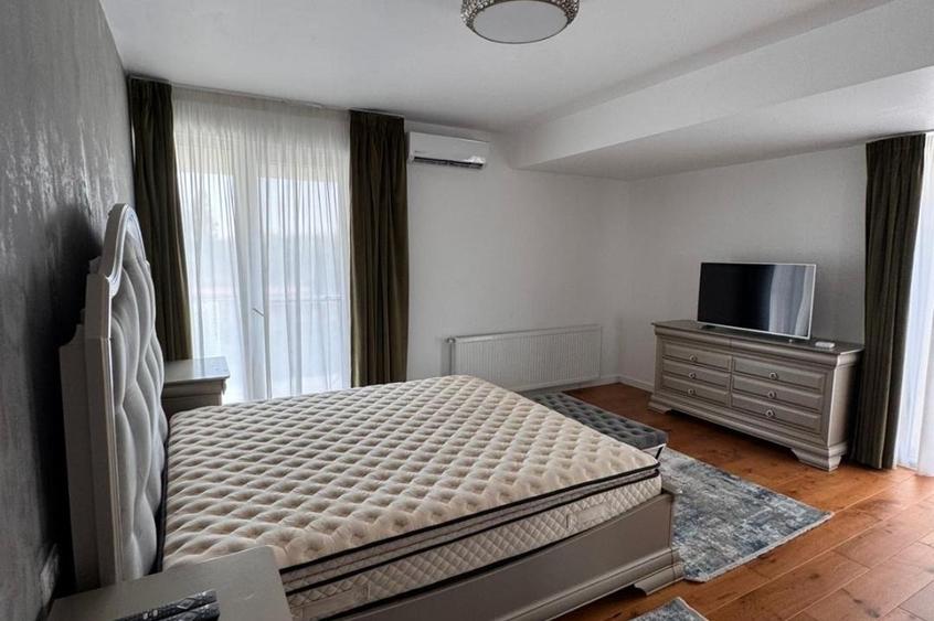 Apartament cu 4 camere decomandat, mobilat în Băneasa