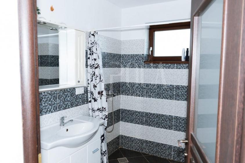 Casă individuală cu 5 camere cu Canalizare în Florești