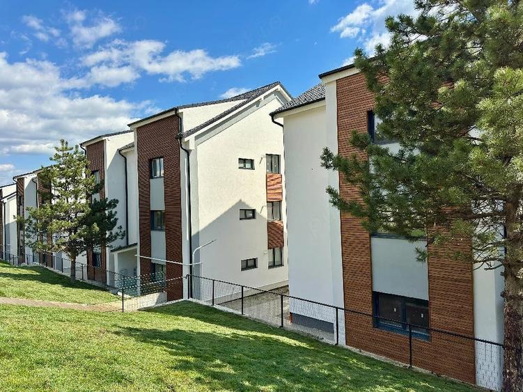 Apartament cu 3 camere semidecomandat în Vest