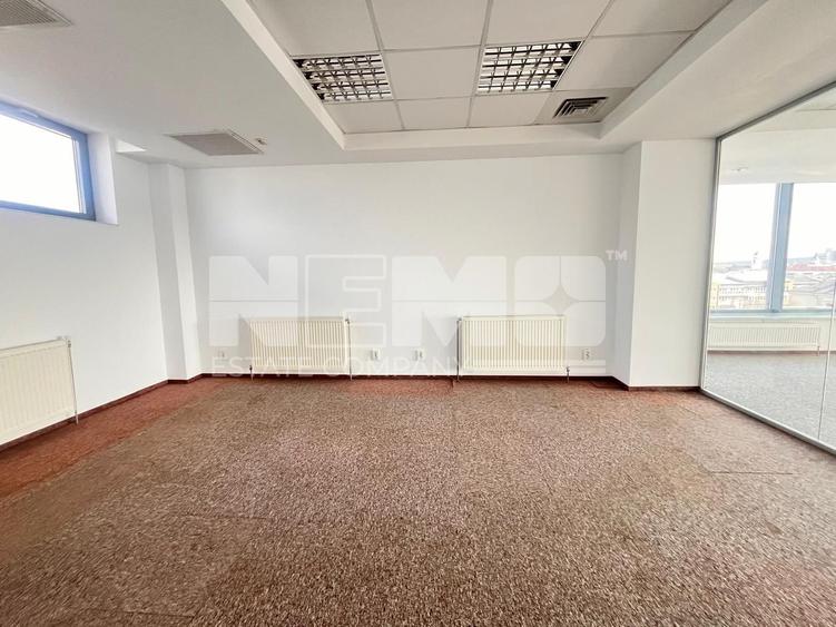 Birou, de 240 mp, în Central
