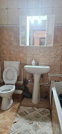 Apartament cu 2 camere decomandat, mobilat în Piața Centrală