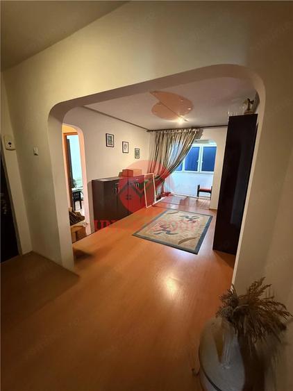 Apartament cu 4 camere decomandat în Inel II