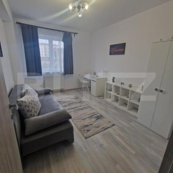 Apartament cu 3 camere decomandat, mobilat în Tractorul
