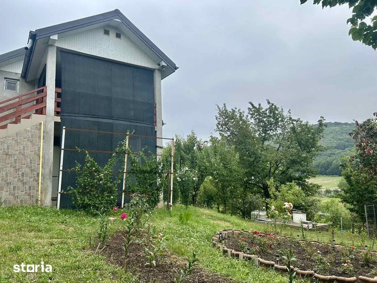 Casă cu 3 camere cu Teren 2200 Mp în Chicerea