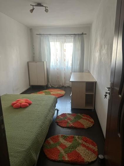 Apartament cu 3 camere decomandat, mobilat în Nicolina