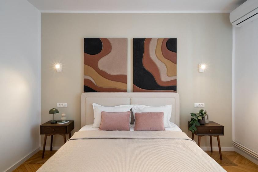 Apartament cu 4 camere, mobilat în P-ța Romană