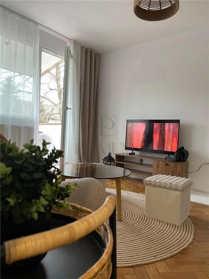 Apartament cu 2 camere semidecomandat, mobilat în Tipografilor