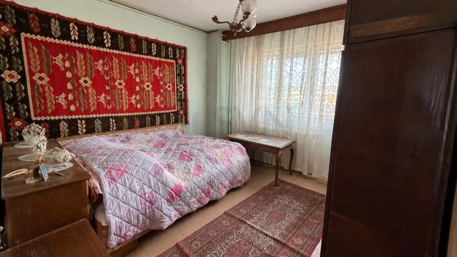 Apartament cu 3 camere semidecomandat, mobilat în Lacul Tei
